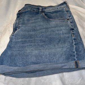 Old Navy Boyfriend Shorts size 20